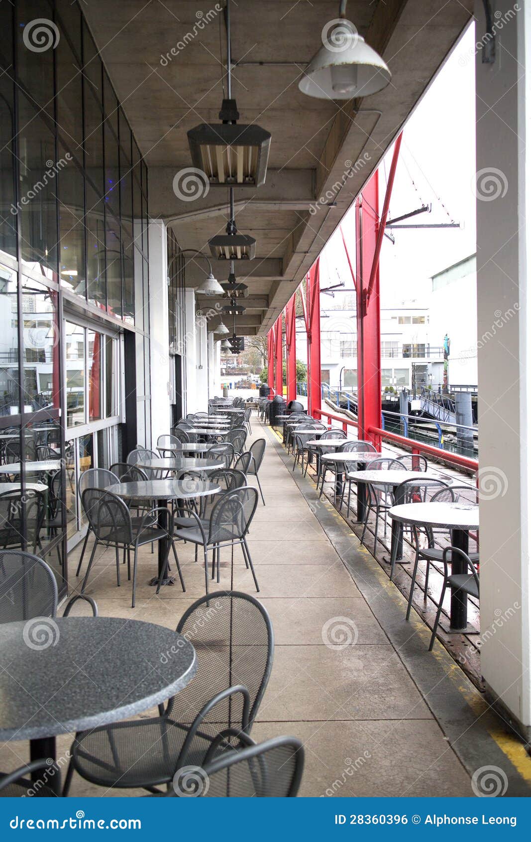 Patio Seating For Eight In Yorkshire Farmhouse Garden Stock Photo