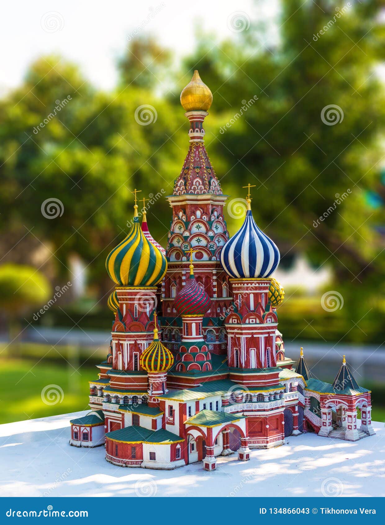 1 block Handmade in Clay Moscow 3.15X2.15X3.15 high Red Square Saint Basils Cathedral Russian Nativity Scene 