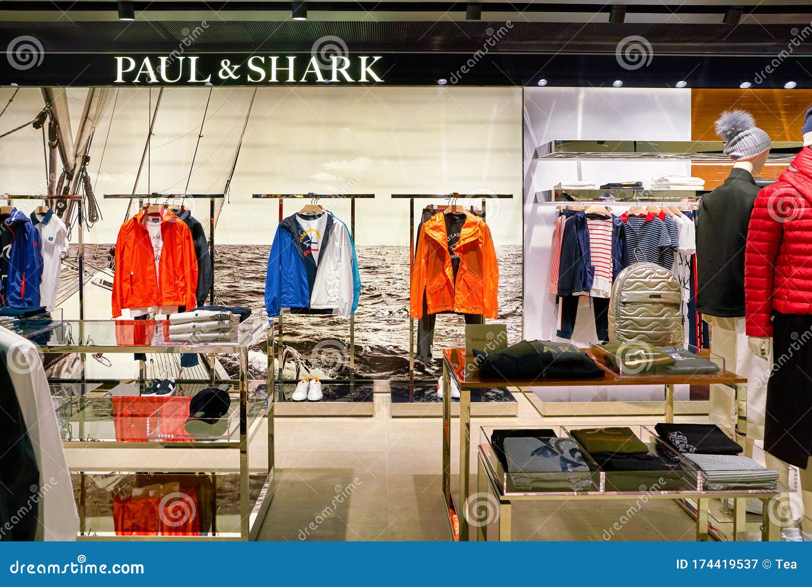 levend Heel veel goeds Doe alles met mijn kracht Paul & Shark store editorial photography. Image of goods - 174419537