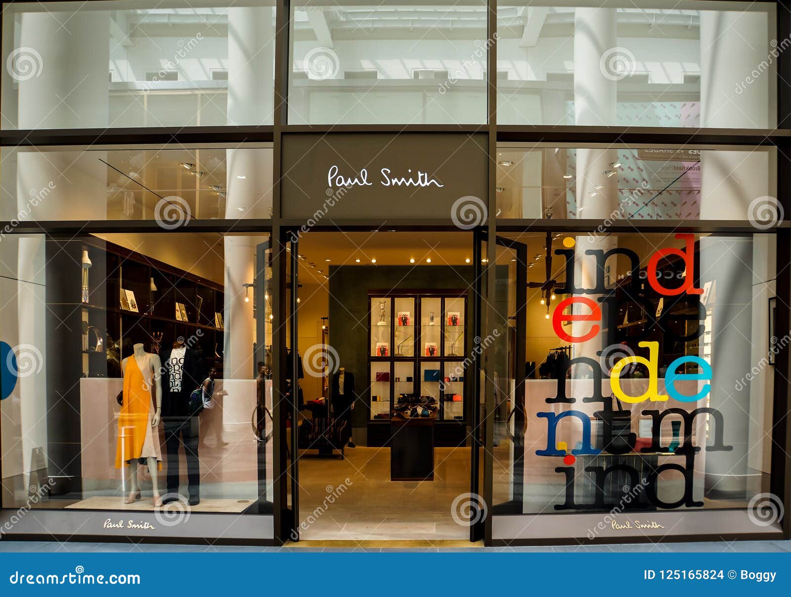 Paul Smith store editorial stock image. Image of front - 125165824