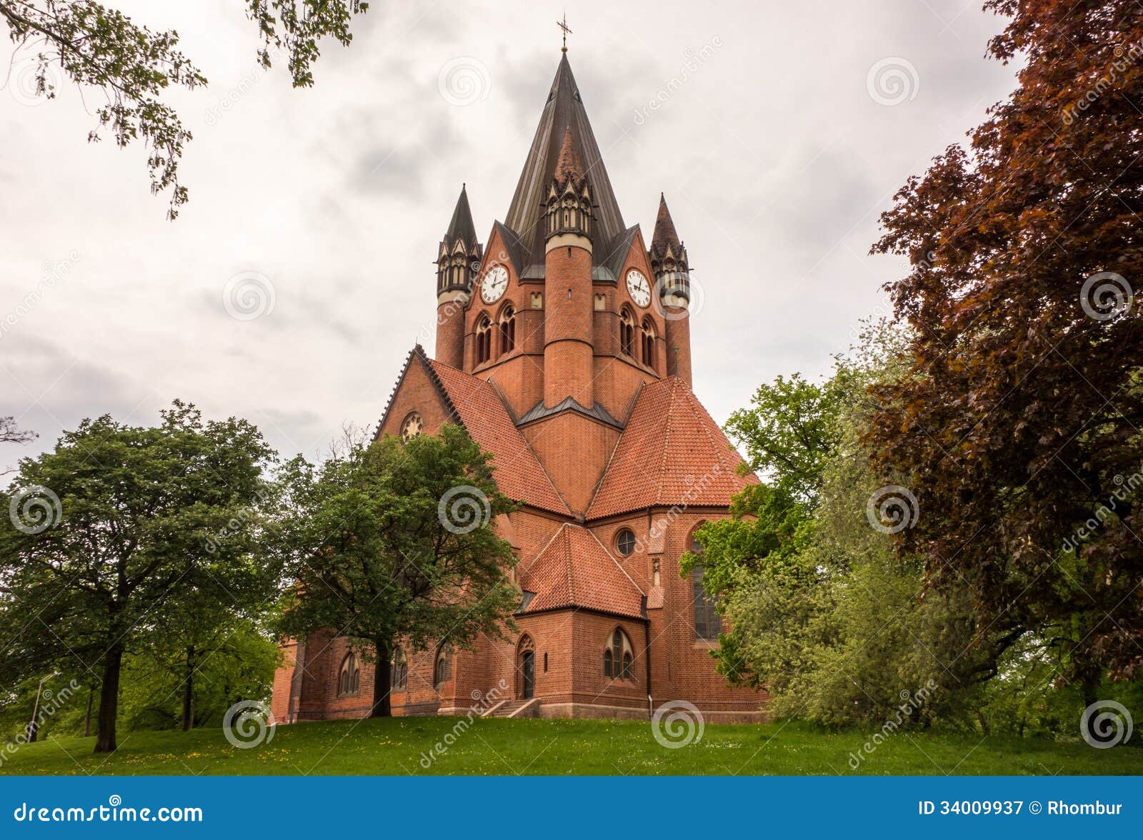 Pauluskirche Halle stockbild. Bild von zieleinheit, baum 34009937