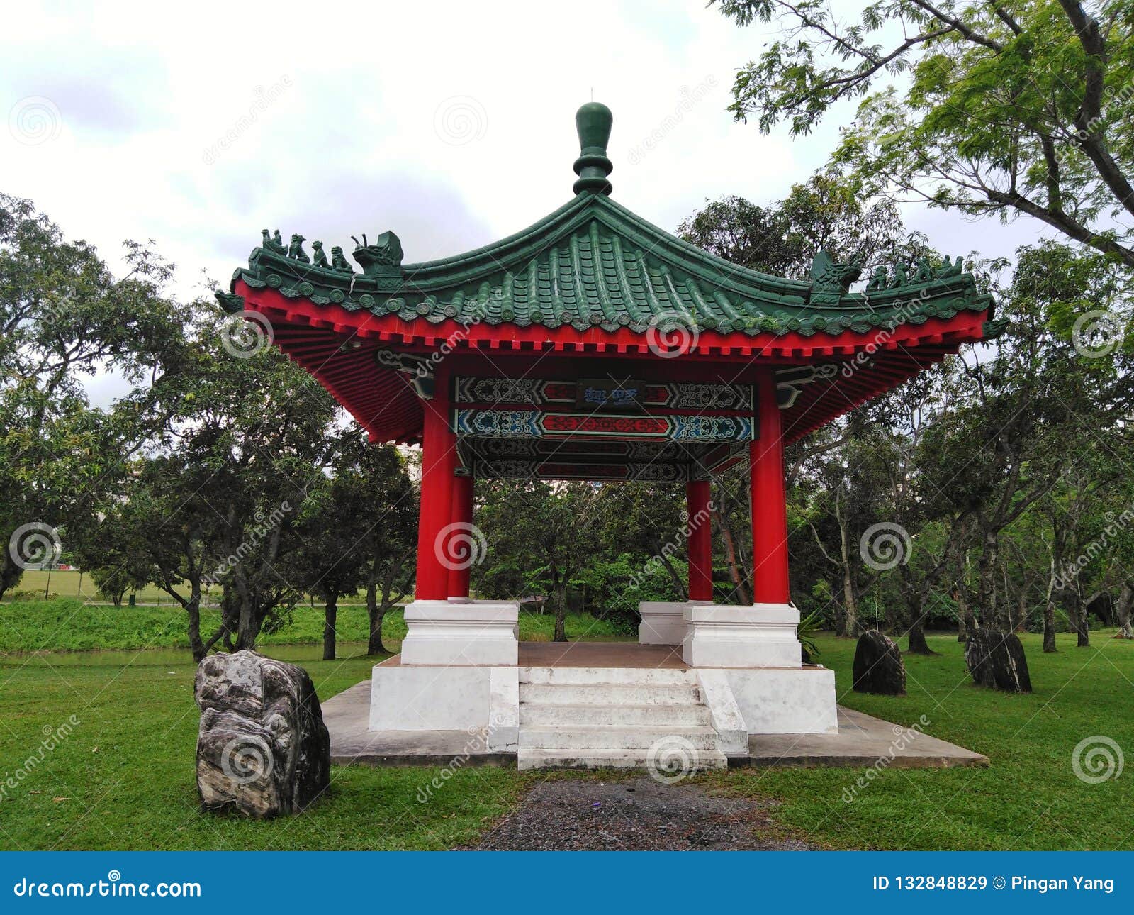 Pavillons Im Chinesischen Garten Singapur Redaktionelles Stockbild