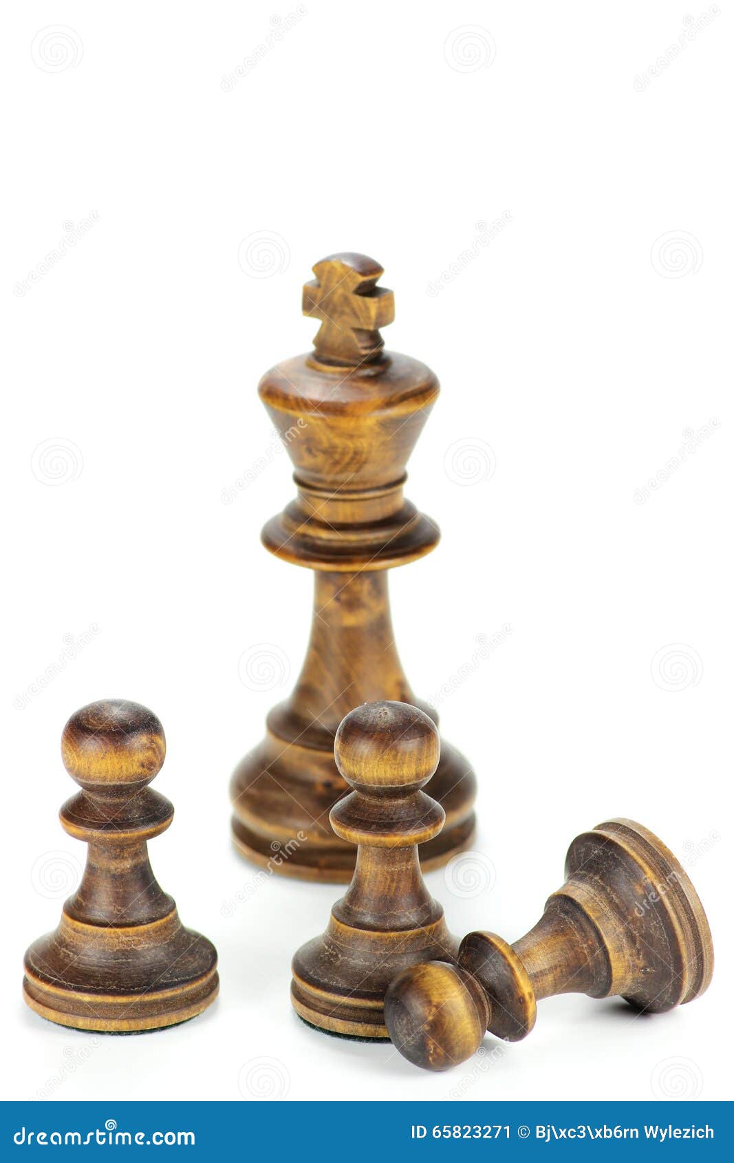 I saw this chess set in Pawn Sacrifice : r/chess