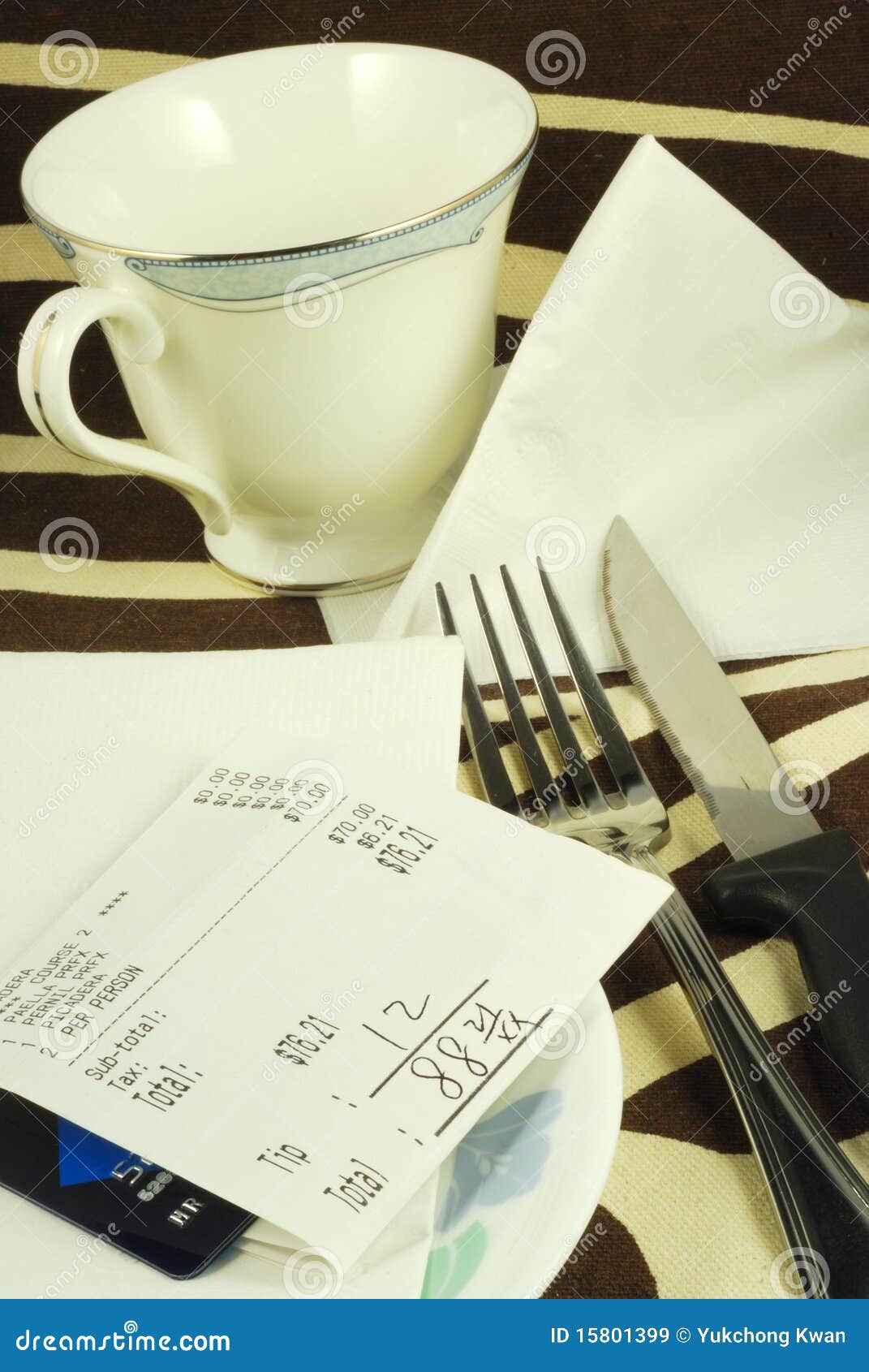 Pay The Dinner Bill Royalty Free Stock Images - Image: 15801399