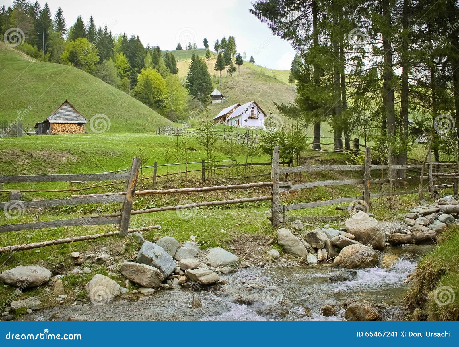 Paysage De Printemps De Campagne Pres De Riviere Image Stock Image Du Vieux Nuages