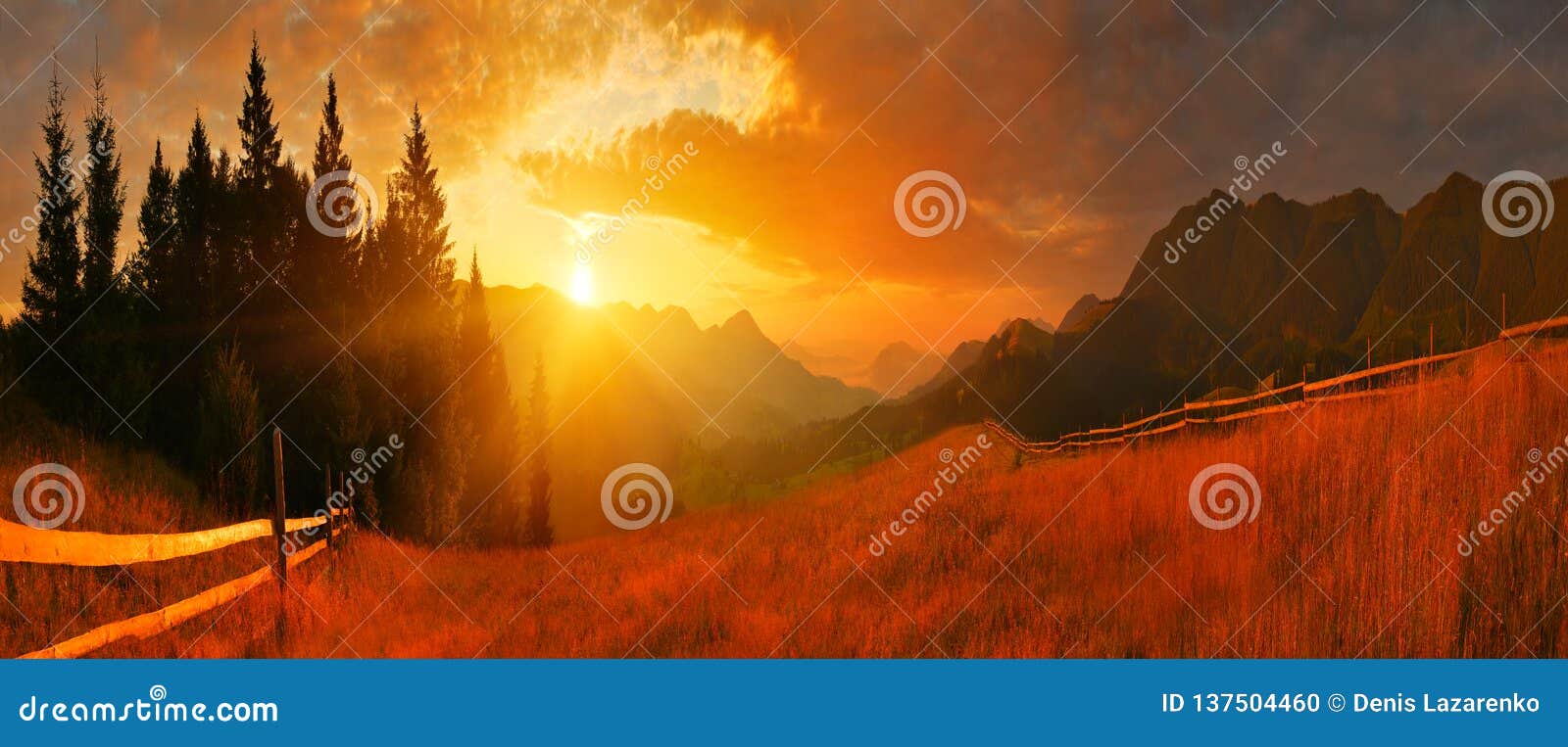 Paysage Des Montagnes D Automne Avec Le Soleil Levant Photo Stock Image Du Beaucoup Alpestre