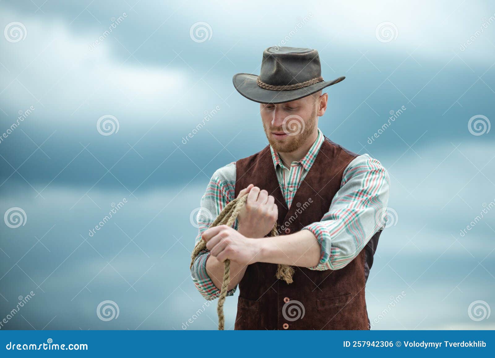 Cowboy Mal Rasé Portant Chapeau Cowboy Caucasien Chapeau Cowboy Homme Macho