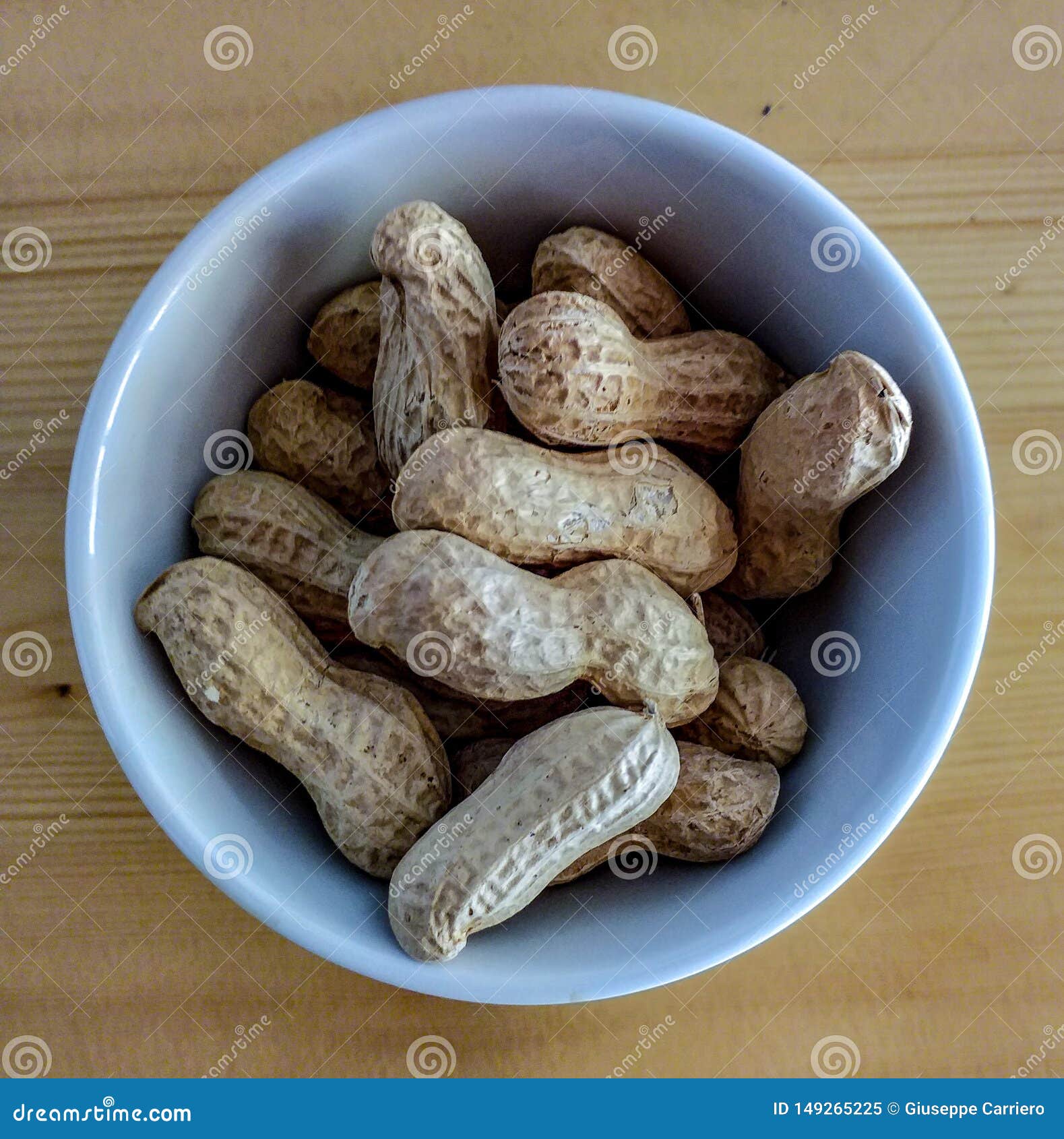 peanuts or peanuts, a common food and widely used in bars to accompany aperitifs