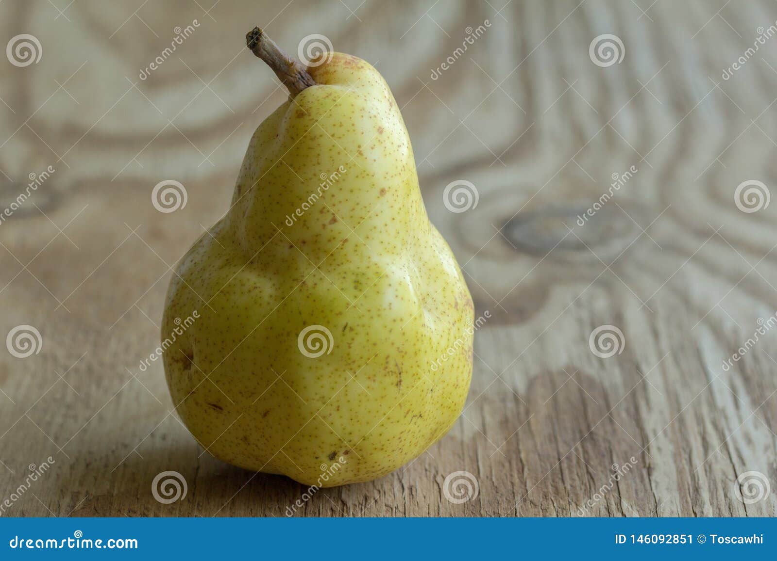Organic Fresh Pears Table Stock Photo by ©Dream79 582602060