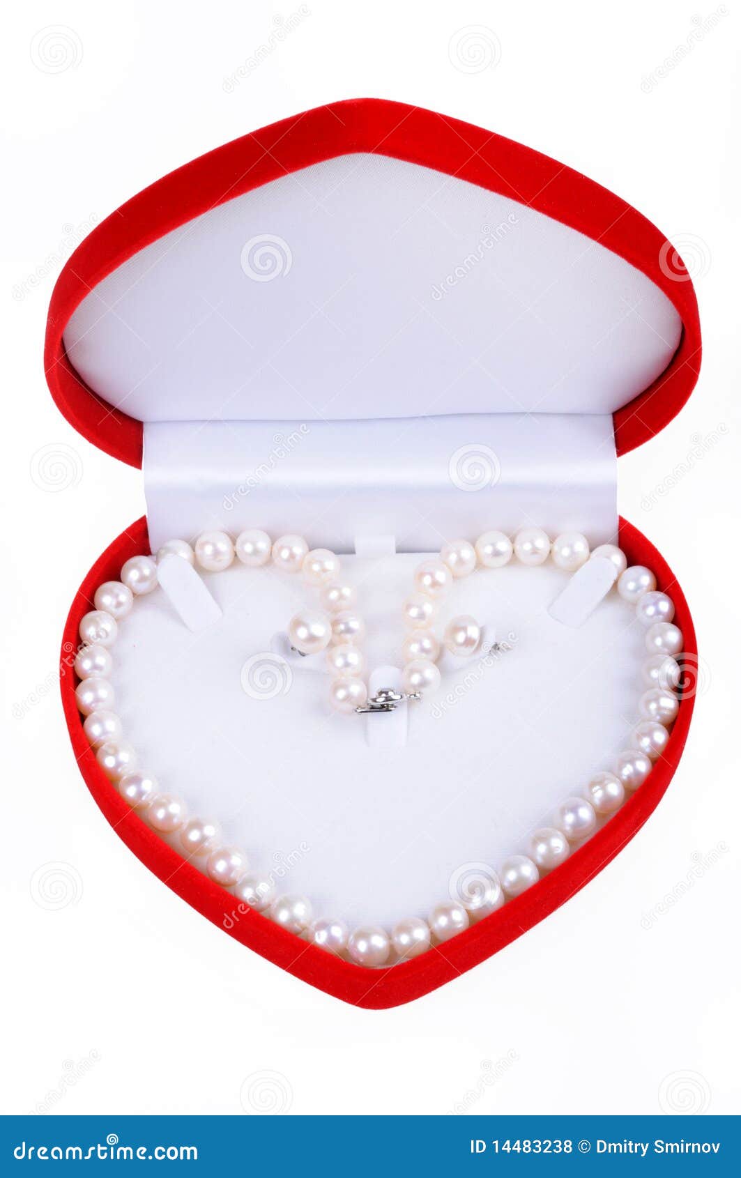 Pearl necklace in gift box stock photo. Image of romance 14483238