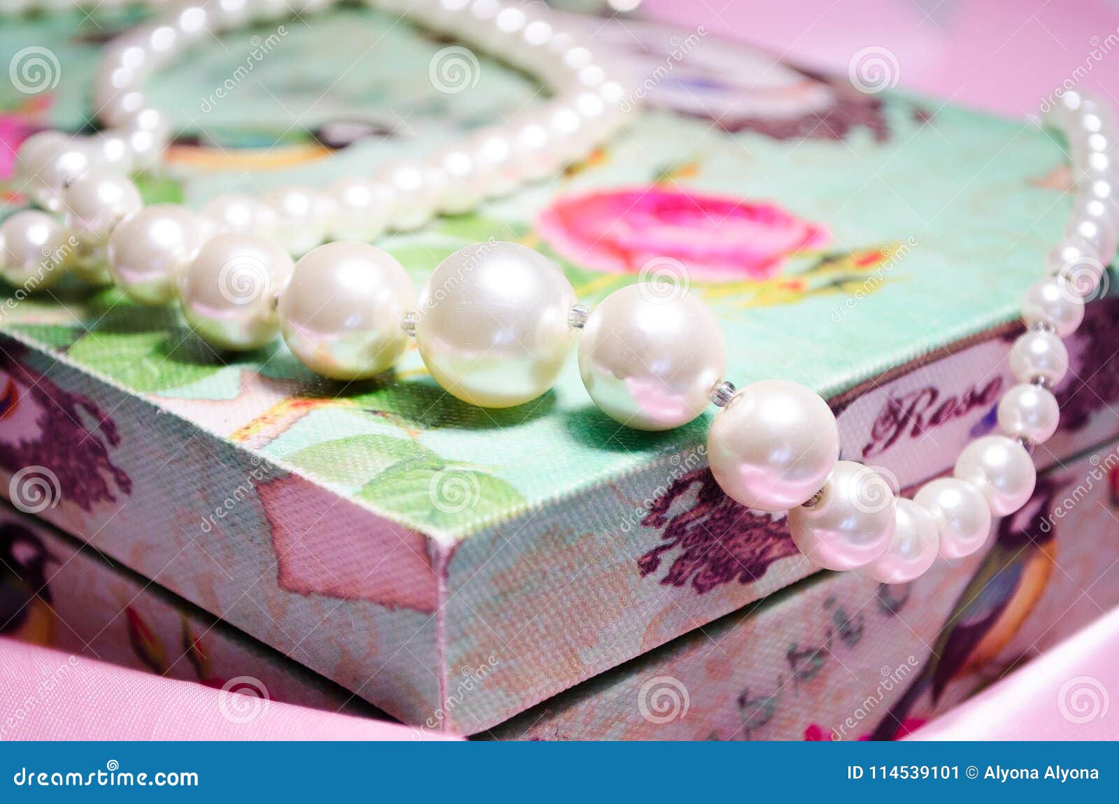 pearl. snow white pearl. beads are made of pearls. jewelery of pearls