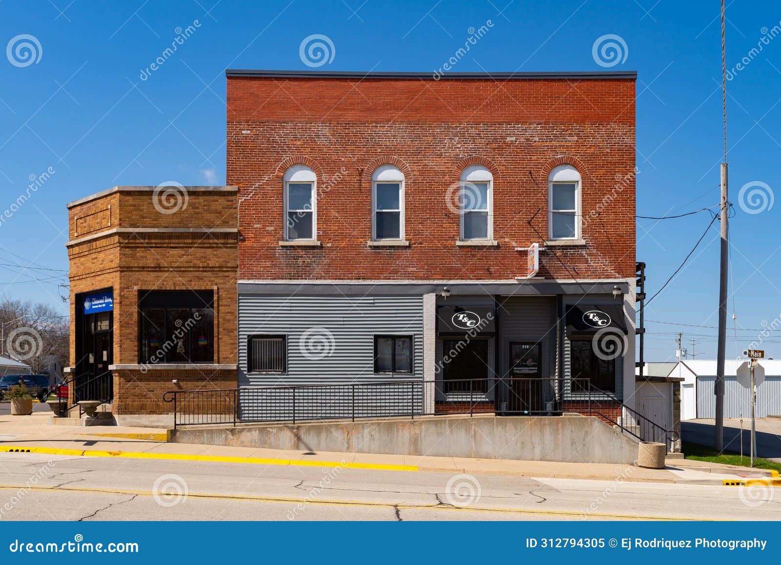 Downtown Pecatonica editorial image. Image of exterior 312794305