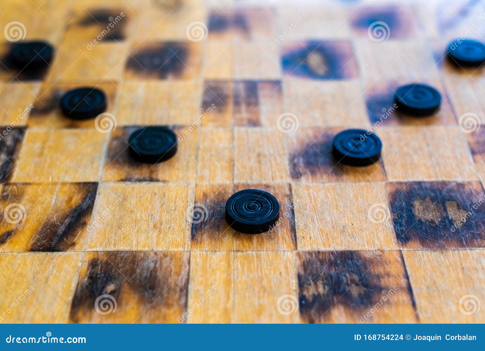 Jogo De Xadrez E Damas No Armário Foto de Stock - Imagem de mesa,  tabuleiro: 269960868