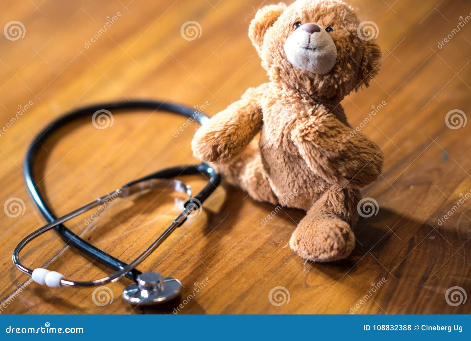 Pediatria: Orso Del Giocattolo E Dello Stetoscopio Fotografia Stock -  Immagine di malato, orso: 108832388