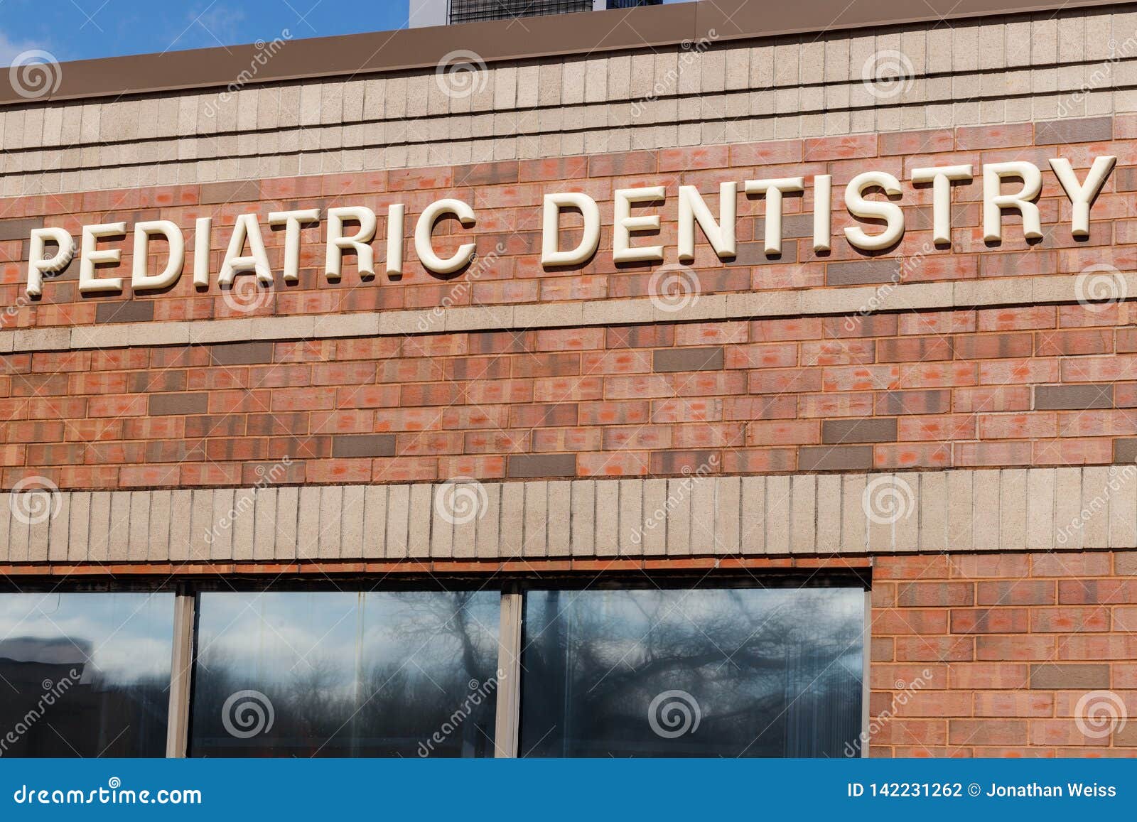 Pediatric Dentistry Girl Is Afraid Of Doctor Turns Head Away Persuade