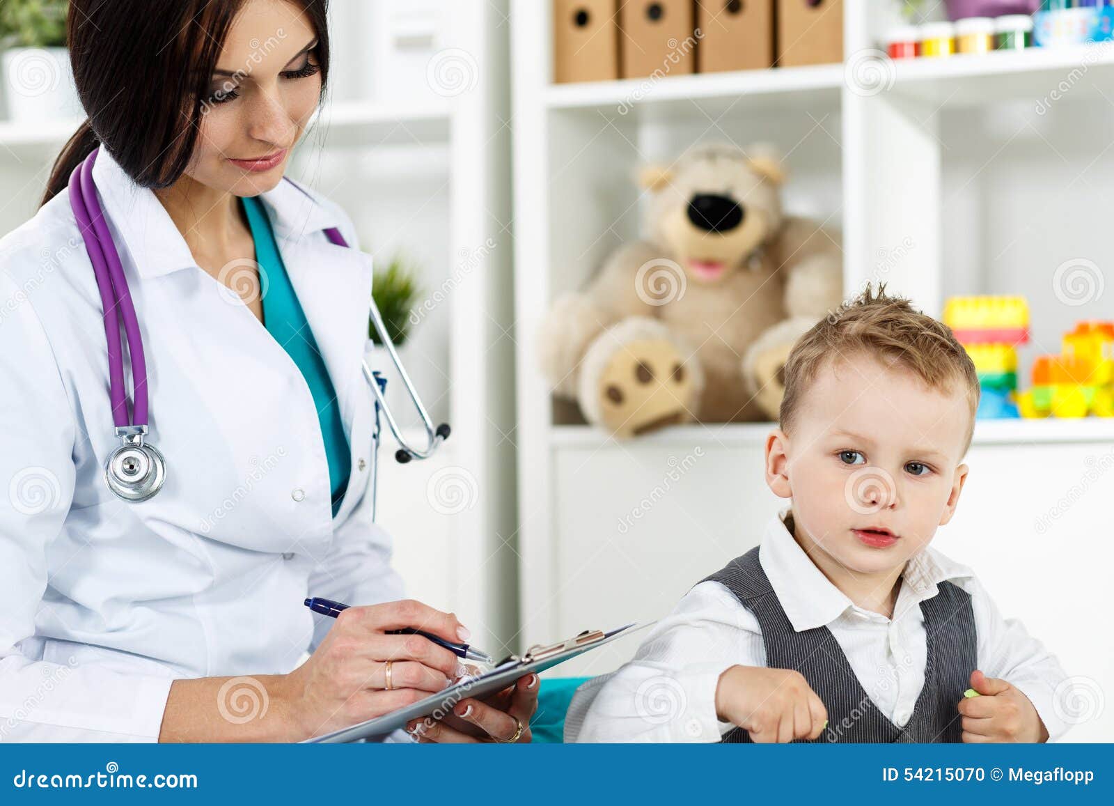 pediatrician communicating with patient