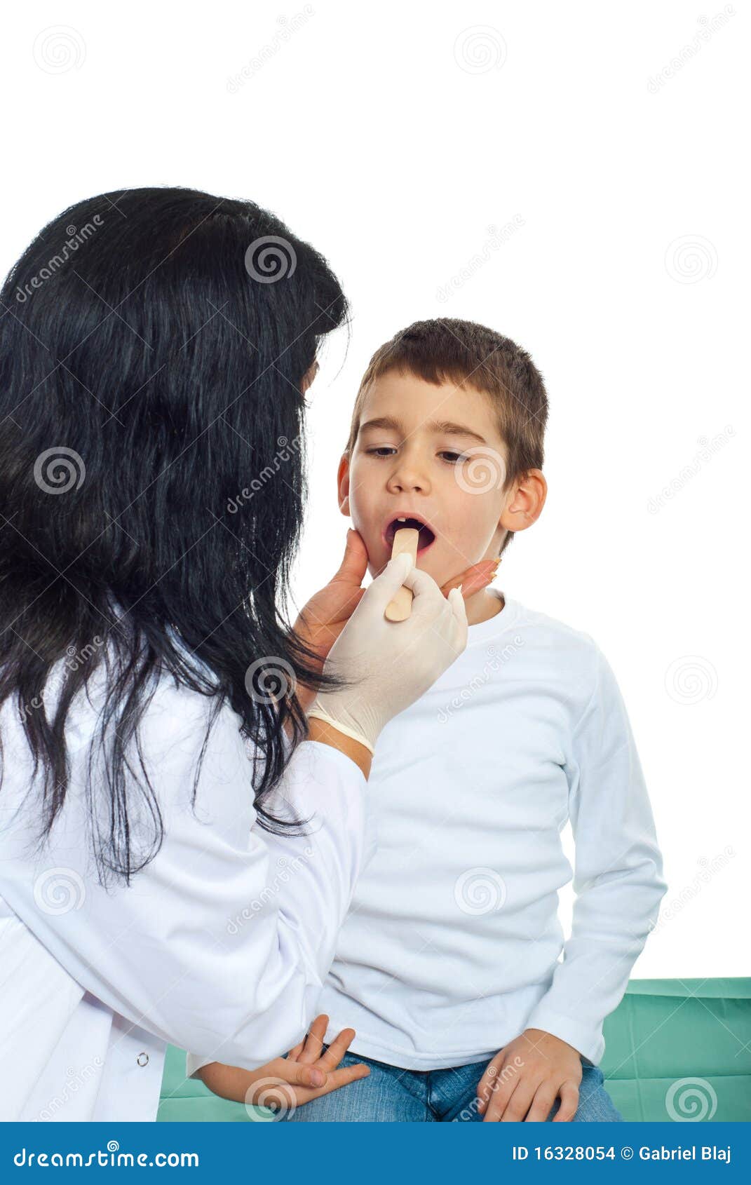 pediatrician examine throat kid