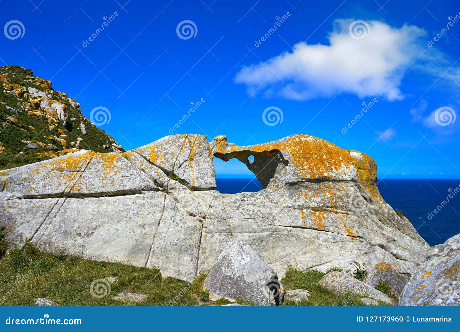 pedra da campa stone hole in islas cies islands