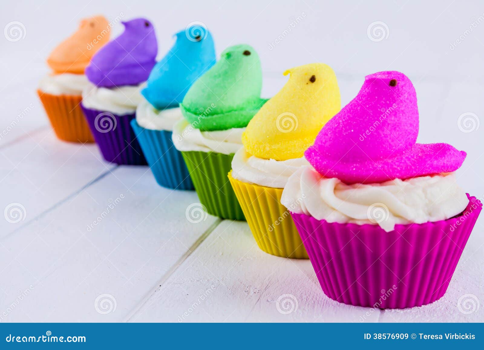 Peeps Easter Cupcakes editorial stock image. Image of april 38576909