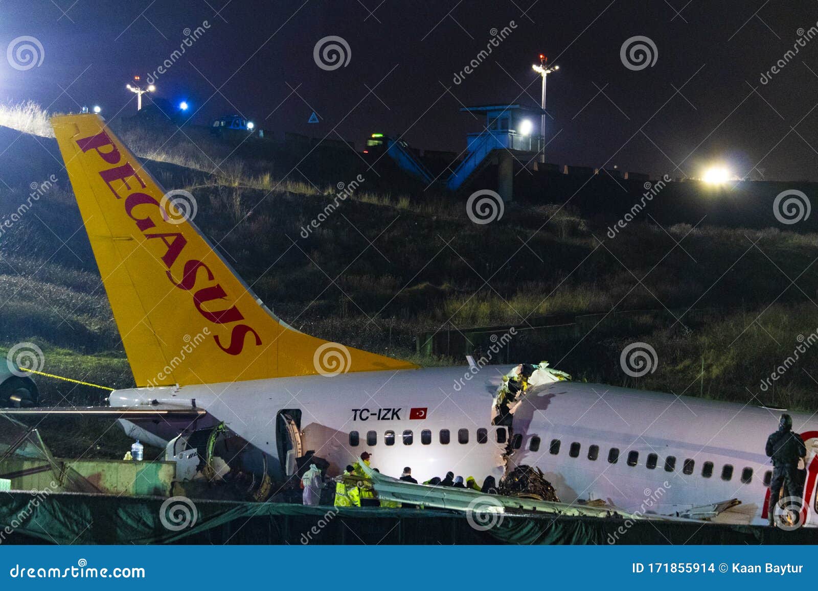 pegasus airlines plane crash in istanbul turkey on 05 february 2020 editorial stock image image of destructed istanbul 171855914