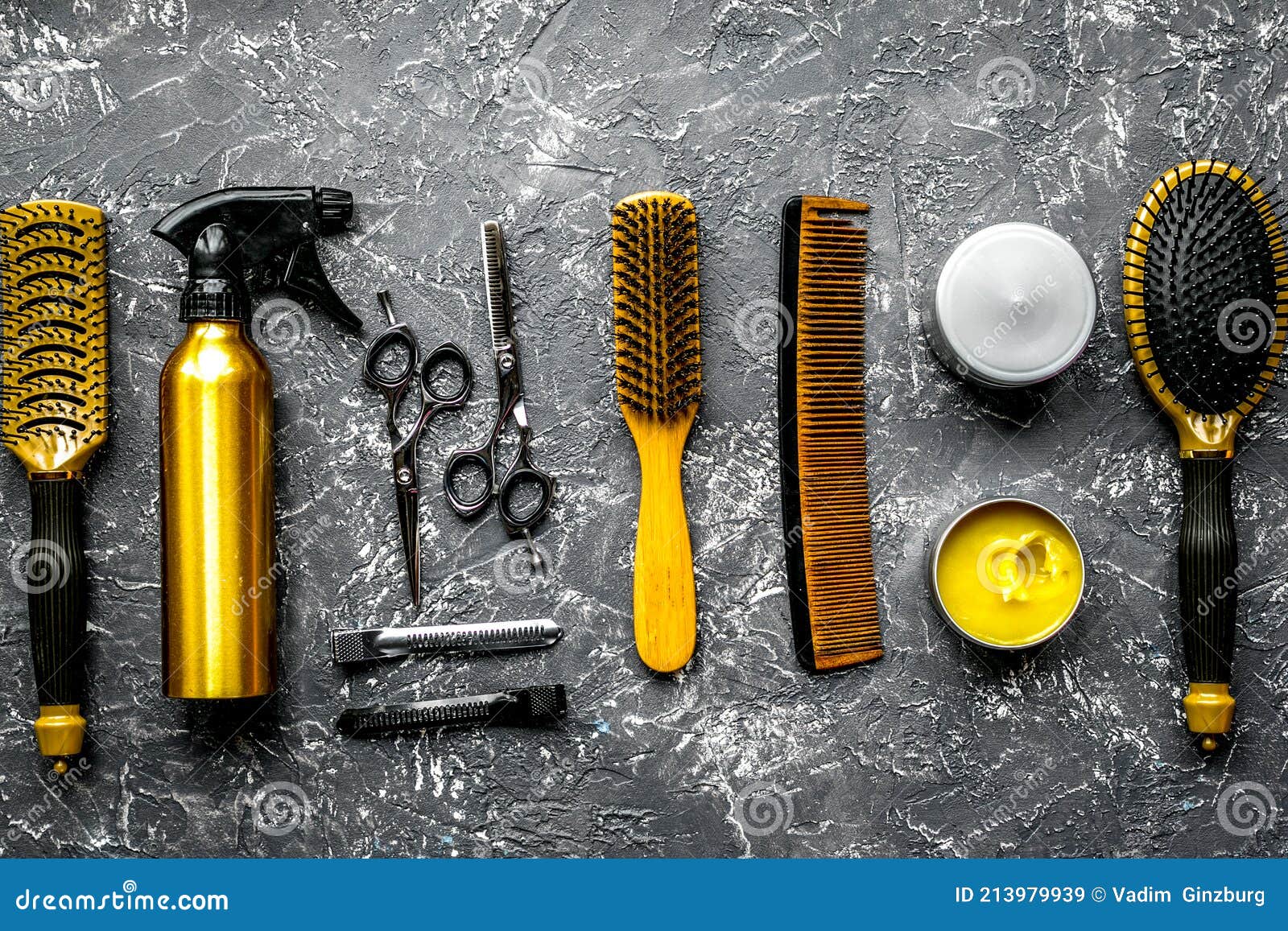 Peinado Con Herramientas En Barbería Sobre Fondo Gris Arriba Ver Maquillaje  Imagen de archivo - Imagen de corchete, horquilla: 213979939