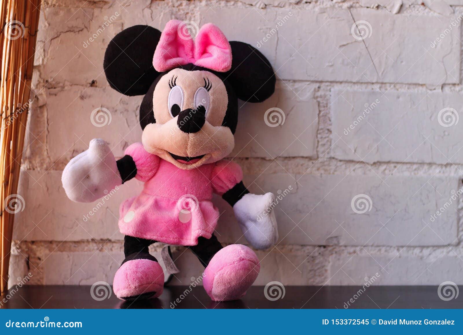 Jouets De Peluche De Minnie Mouse Image stock éditorial - Image du