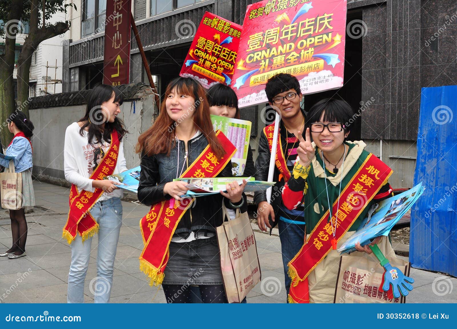 4,117 Handing Out Flyers Stock Photos, High-Res Pictures, and Images -  Getty Images