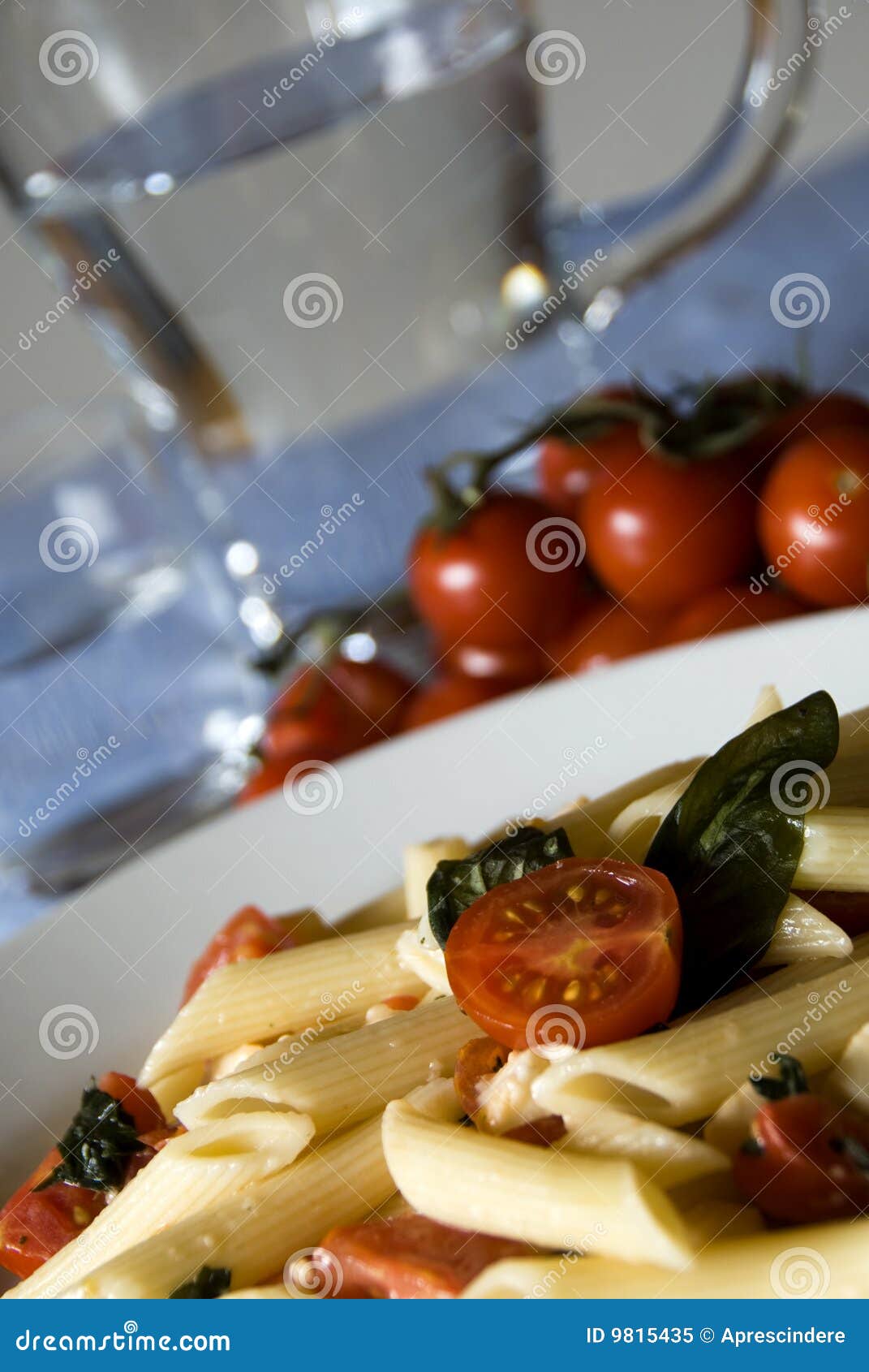 Penne, Tomaten, Mozzarella - Italienische Teigwaren Stockbild - Bild ...