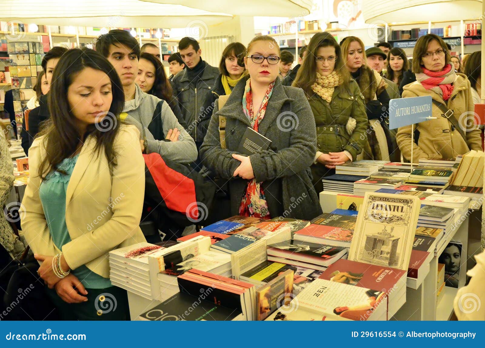 People on a book store editorial stock image. Image of cismigiu 29616554