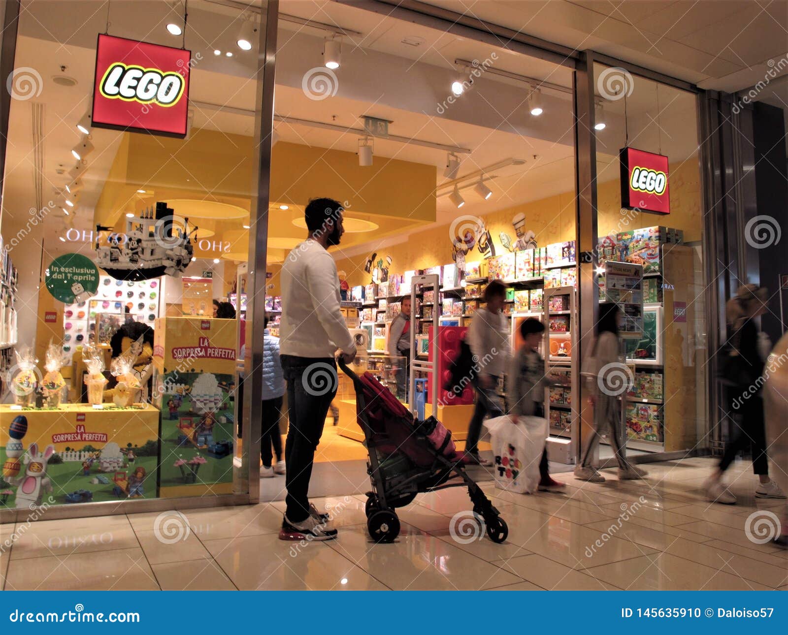 Lego store in Rome editorial image. Image of store, children 145635910