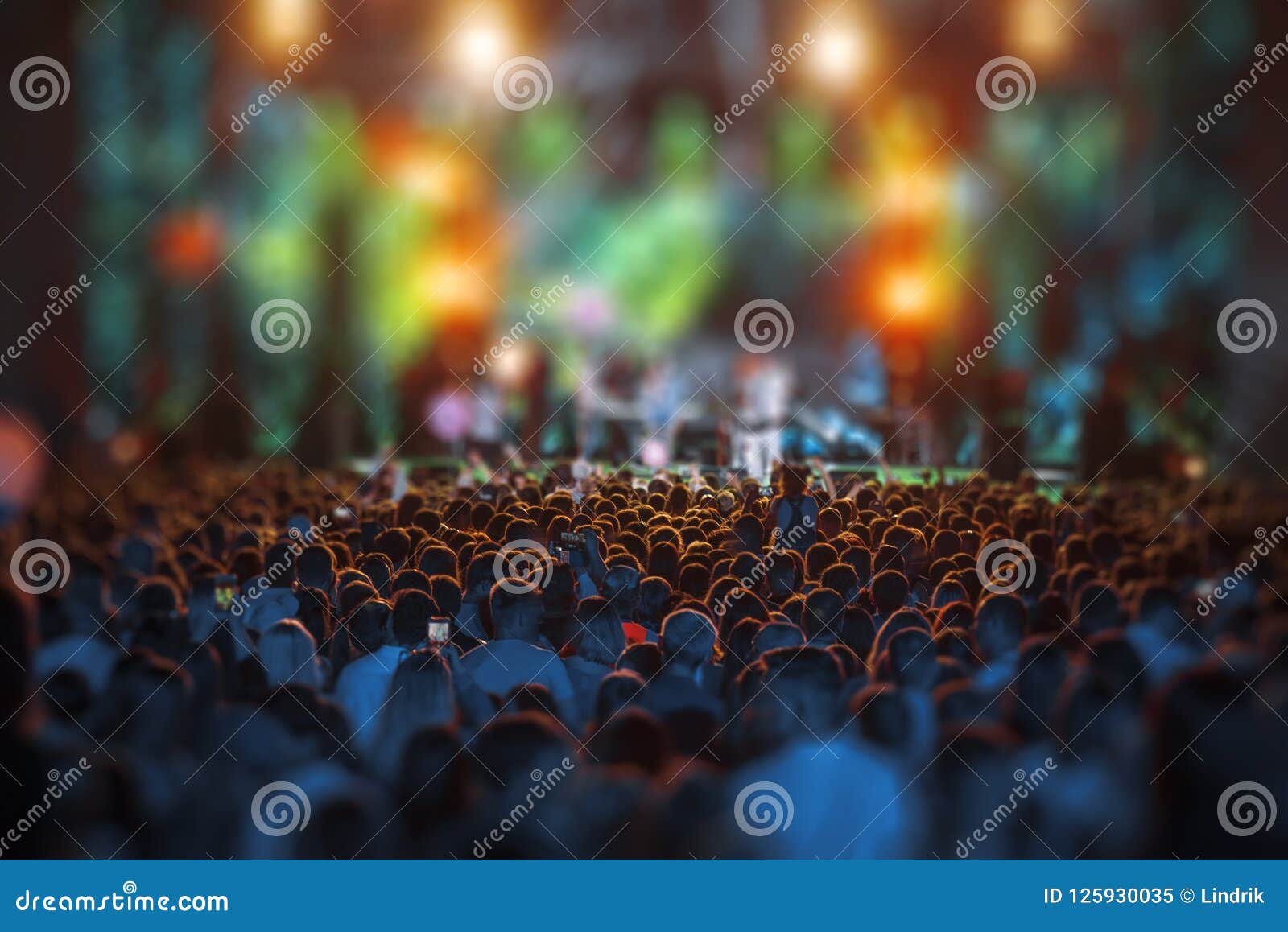 People at the concert editorial image. Image of dance - 125930035