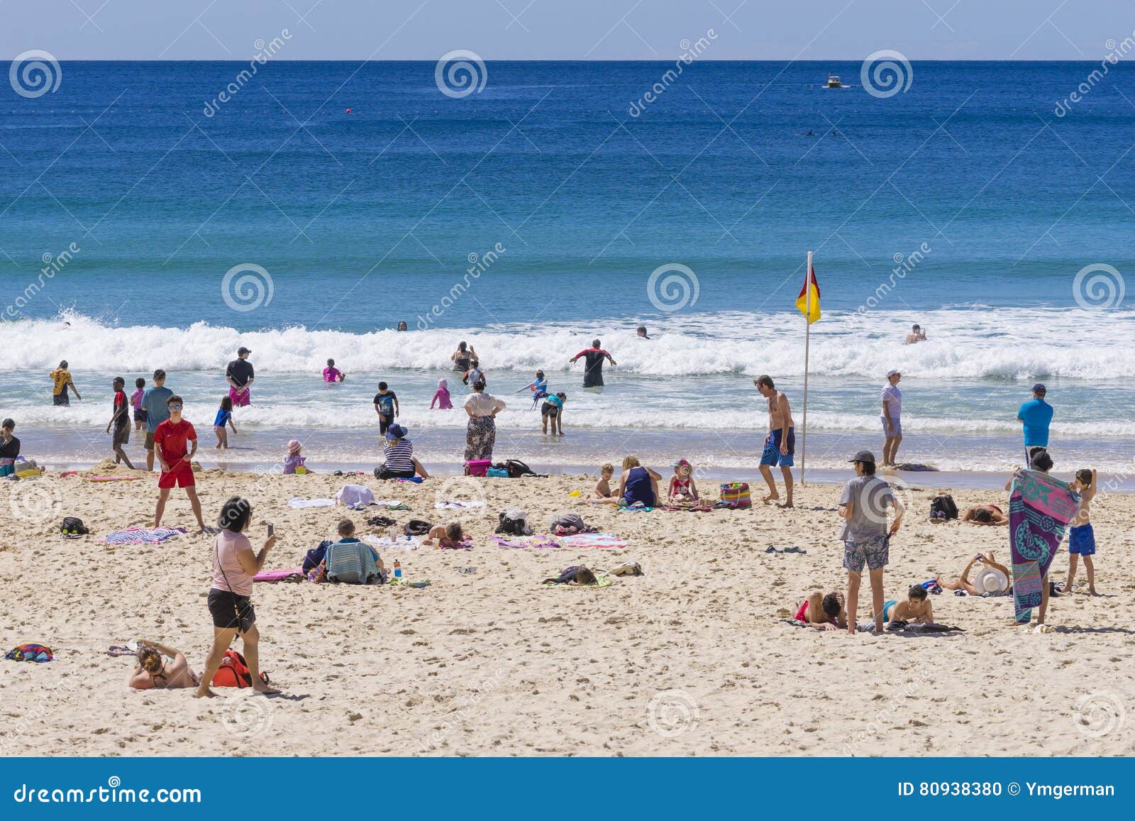 GOLD COAST, AUSTRALIA - MARCH 25, 2008: People walk in Surfers Paradise,  Gold Coast, Australia. With more than 500,000 people, it is the 6th most  popu Stock Photo - Alamy