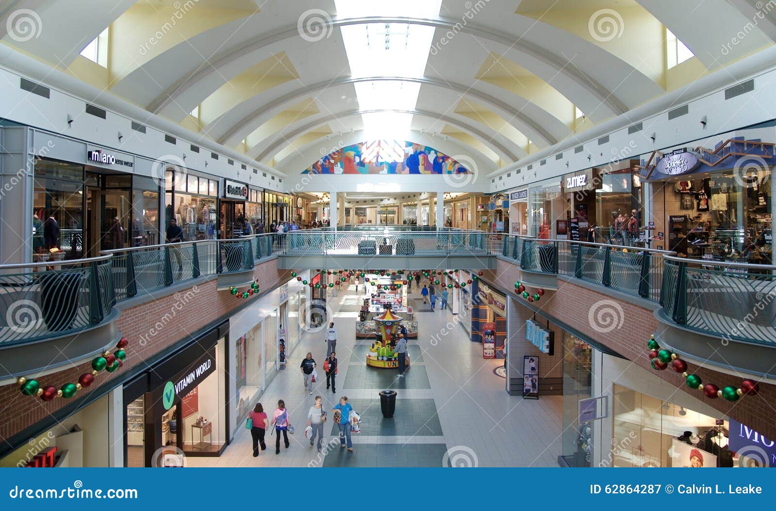 Wolfchase Mall, Memphis, Tennessee. Editorial Photography - Image of outlet, people: 62864287