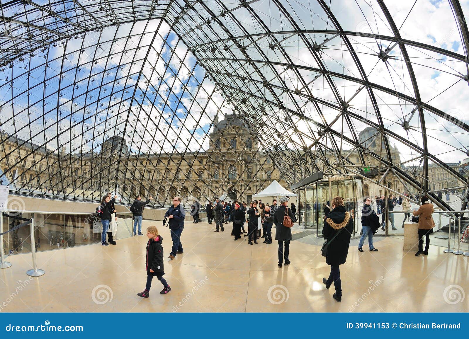 People Inside the Louvre Museum (Musee Du Louvre) Editorial Stock Photo -  Image of european, france: 39941153