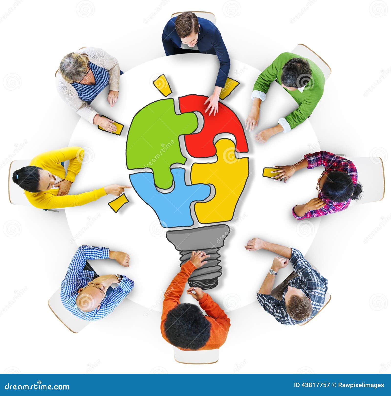people with light bulb jigsaw puzzle forming