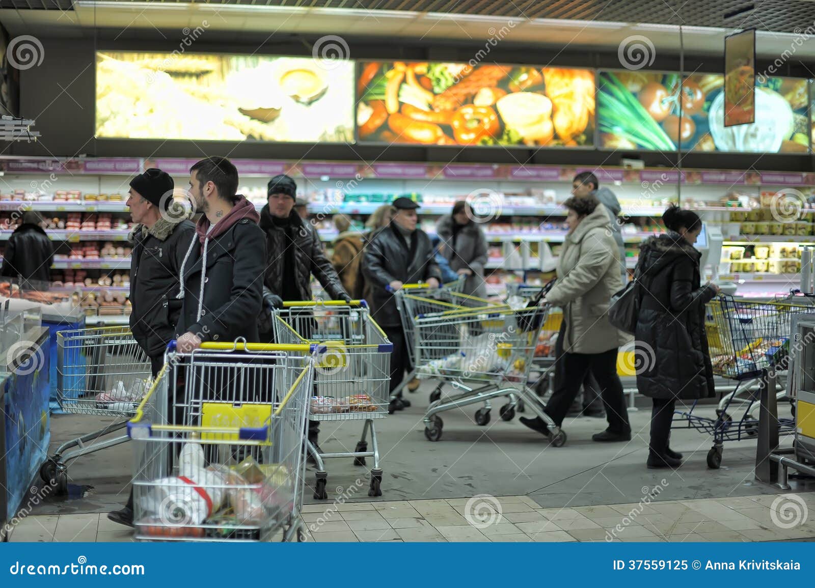 People with shopping carts editorial image. Image of supermarket 37559125