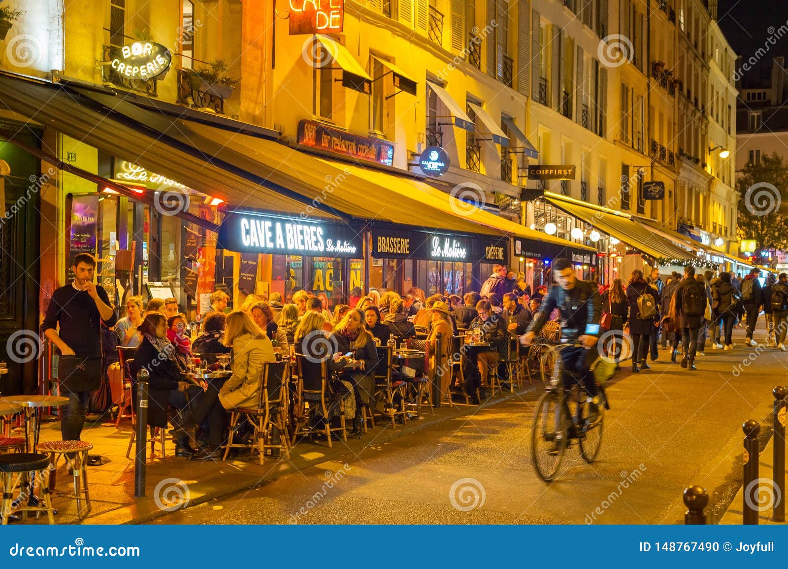 People Street Restaurant Paris Night Editorial Image - Image of ...