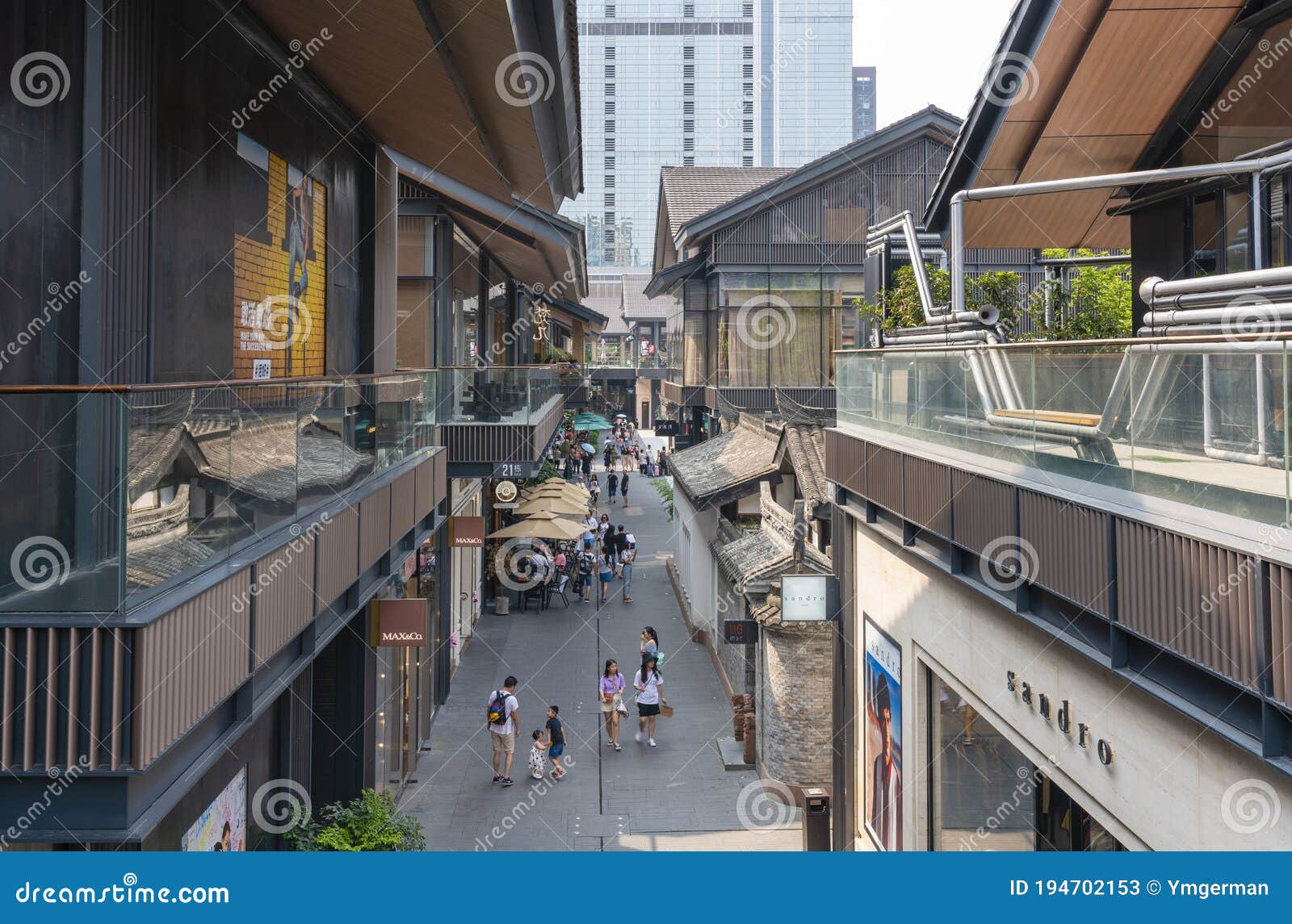Sino-Ocean Taikoo Li Chengdu  Shopping mall design, Retail architecture,  Mall facade