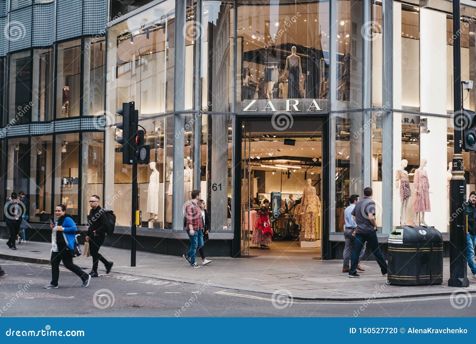 zara tottenham court road opening hours