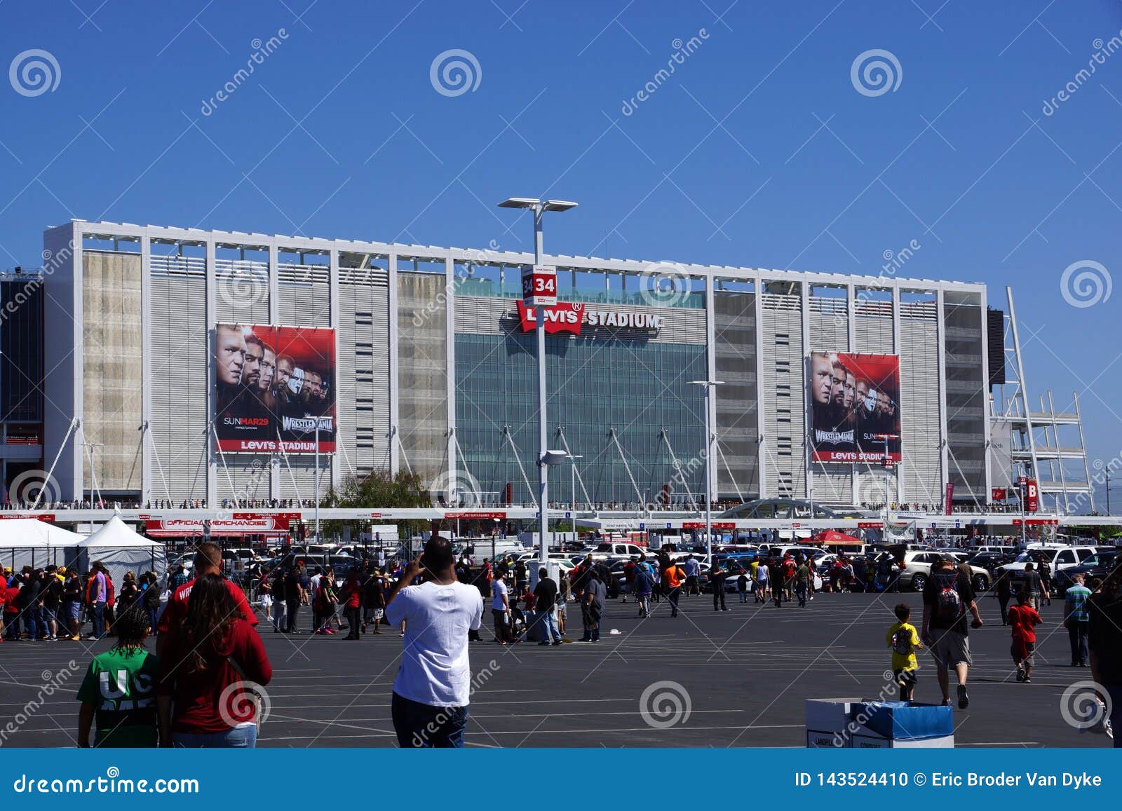 People Walking To Arena and Tailgate in Parking Lot Editorial Image - Image  of black, profession: 143524410