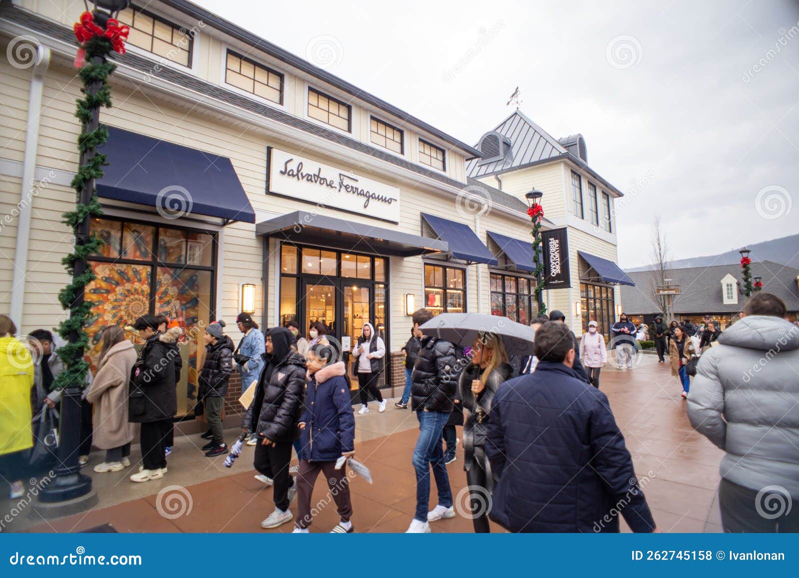 Woodbury Common Premium Outlets in New York