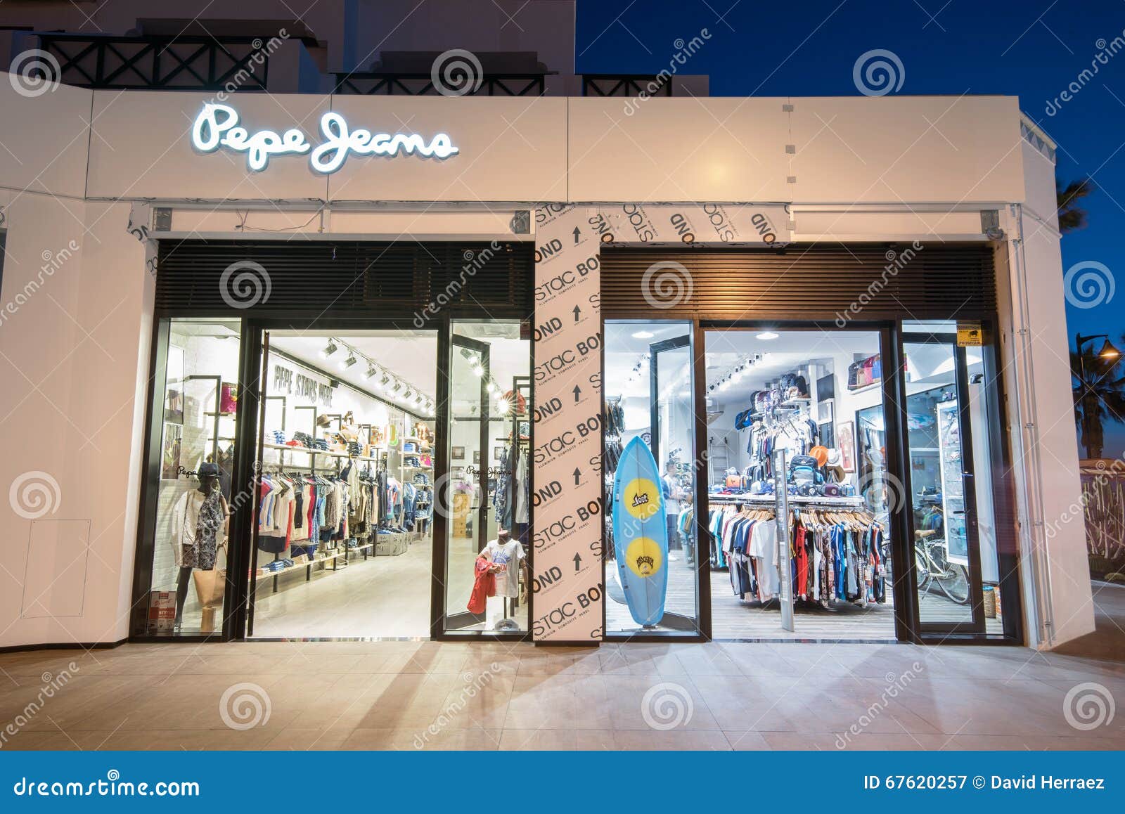 precisamente Espera un minuto Alicia Pepe Jeans Abrió Recientemente La Tienda El 29 De Febrero De 2016 En  Tenerife, España Fotografía editorial - Imagen de descuento, pepita:  67620257