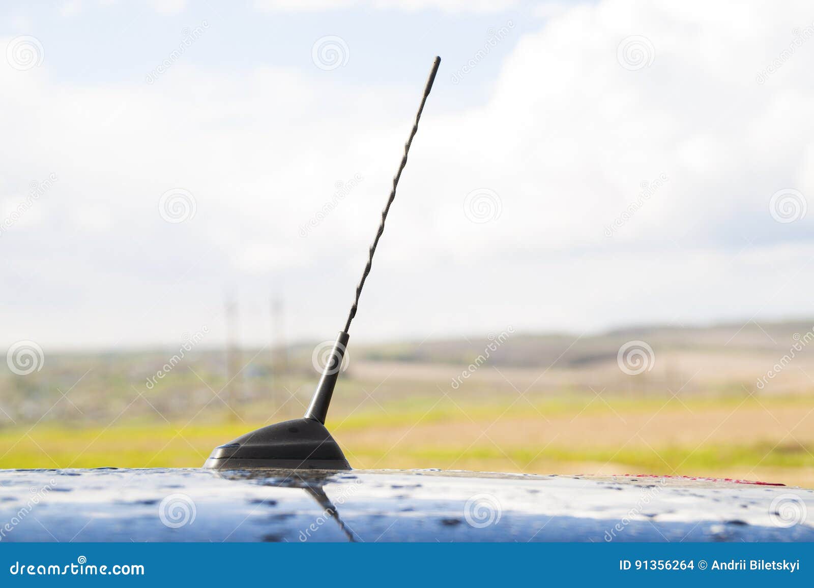 Pequeña Antena De Radio En El Tejado De Un Coche Foto de archivo - Imagen  de extremo, equipo: 91356264