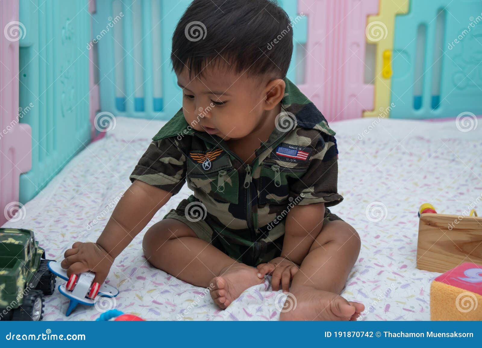2,137 Bebé Militar Fotos de stock - Fotos libres de regalías de Dreamstime 2,137 Bebé Militar Fotos de stock - Fotos libres de regalías de Dreamstime