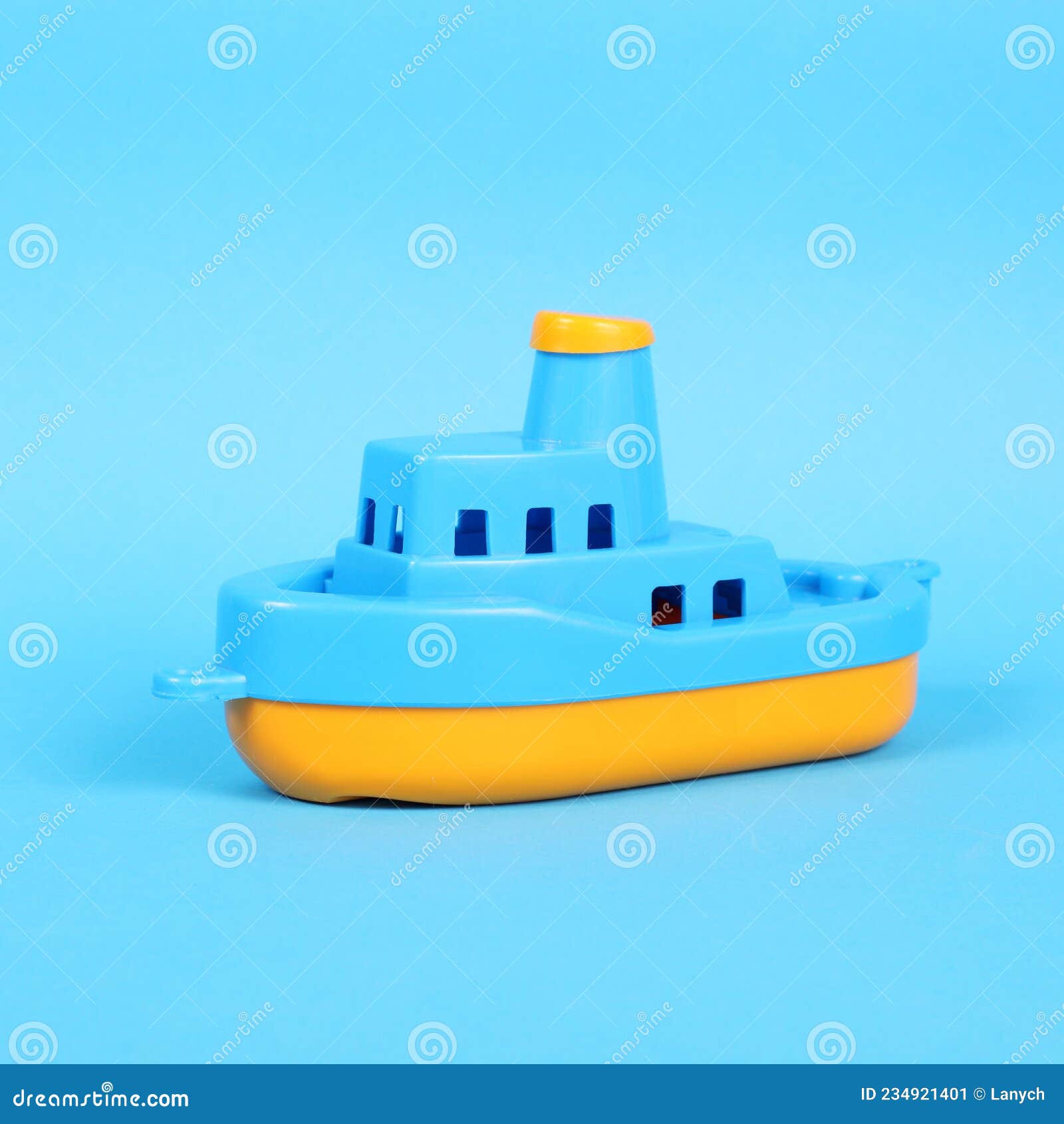 comentarista doblado Gobernar Pequeño Juguete De Plástico Barco Azul Y Amarillo Imagen de archivo -  Imagen de fondo, vapor: 234921401
