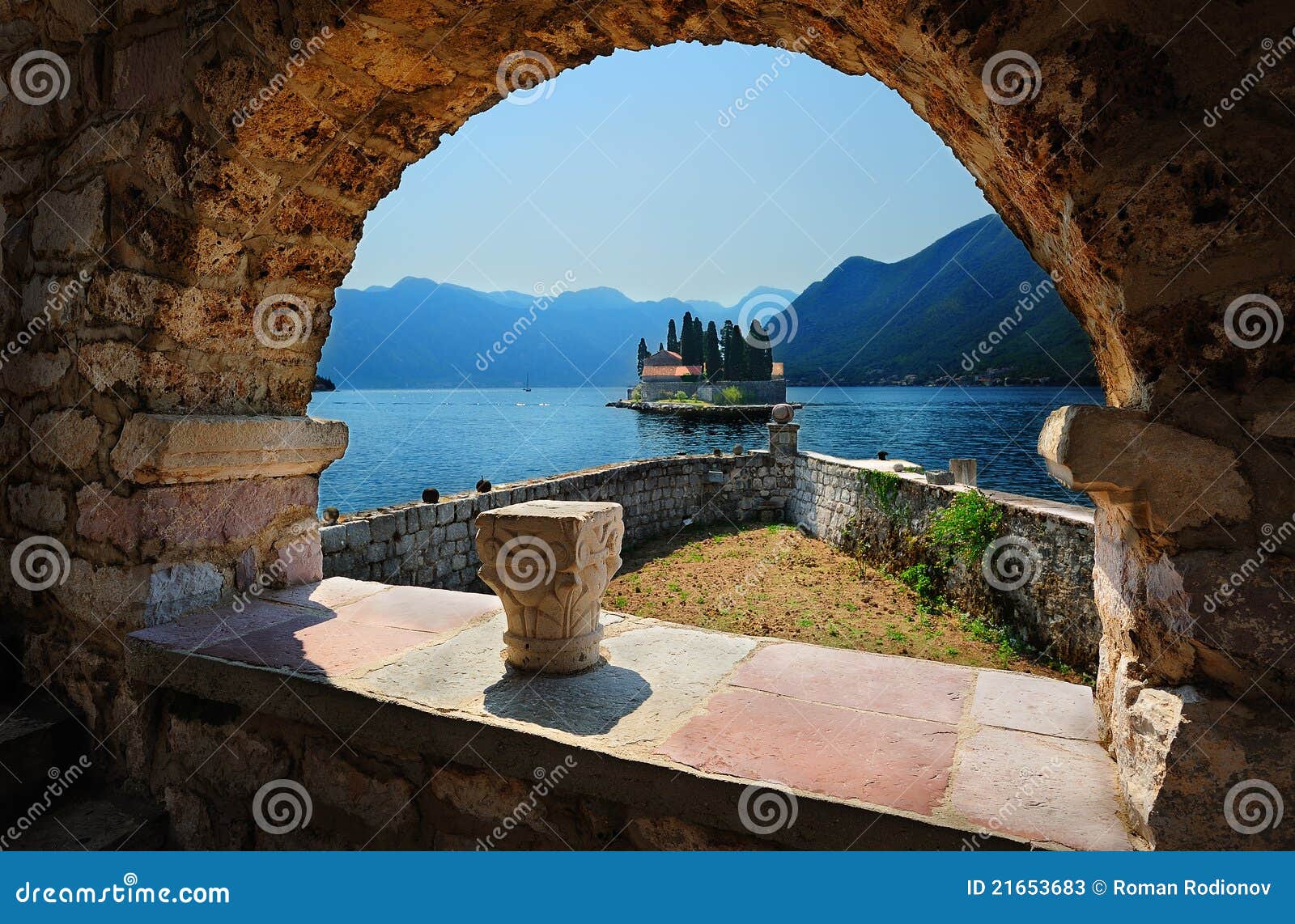 Perast скита benedictine. сдобрите perast montenegro скита острова benedictine для того чтобы осмотреть