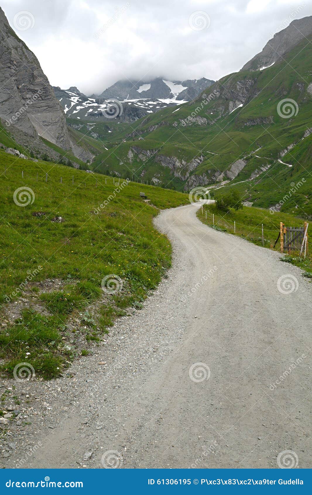 Percorso della montagna nelle alpi. Percorso nelle alte montagne