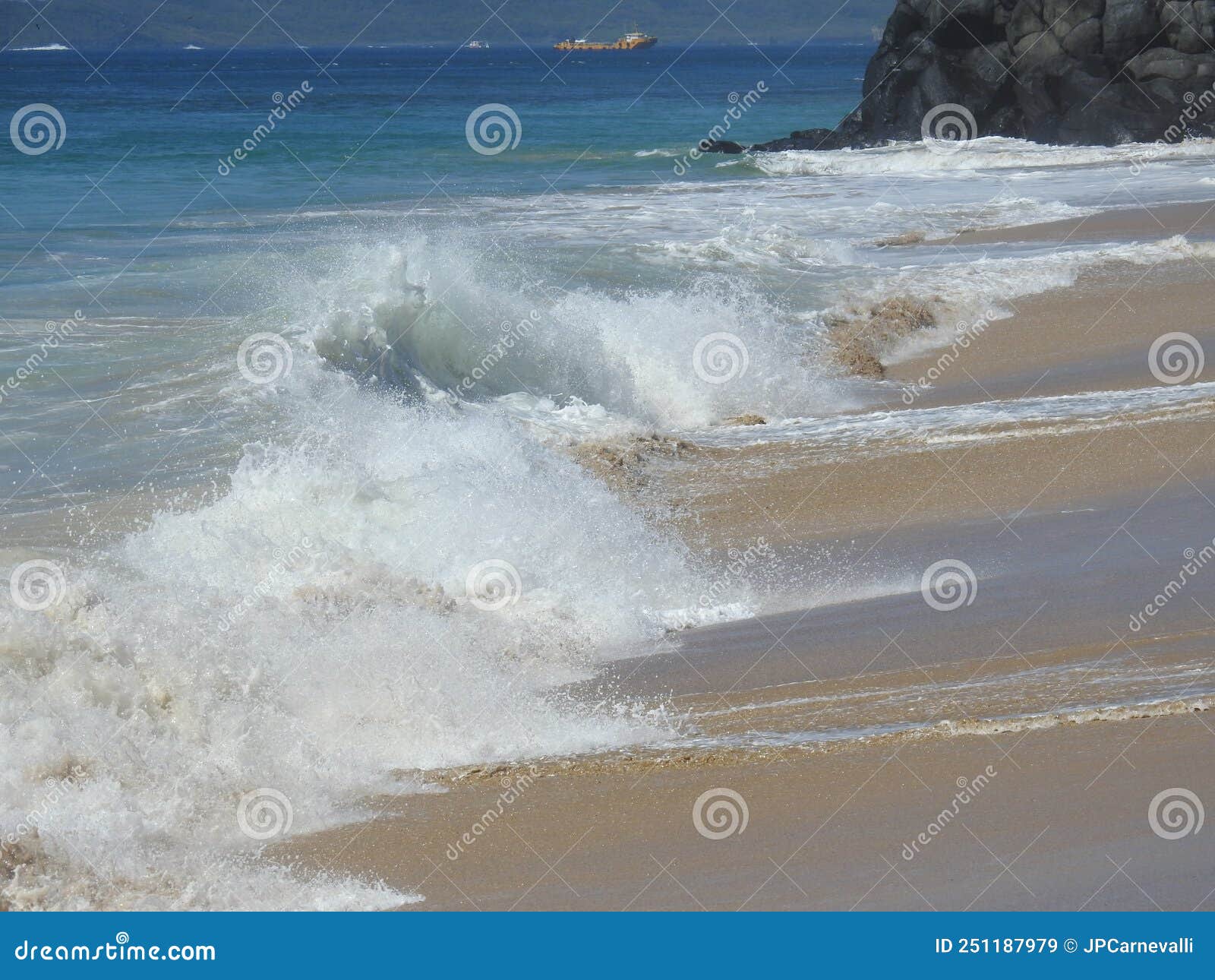 perfect waves, boldro beach, fernando de noronha island, brazil