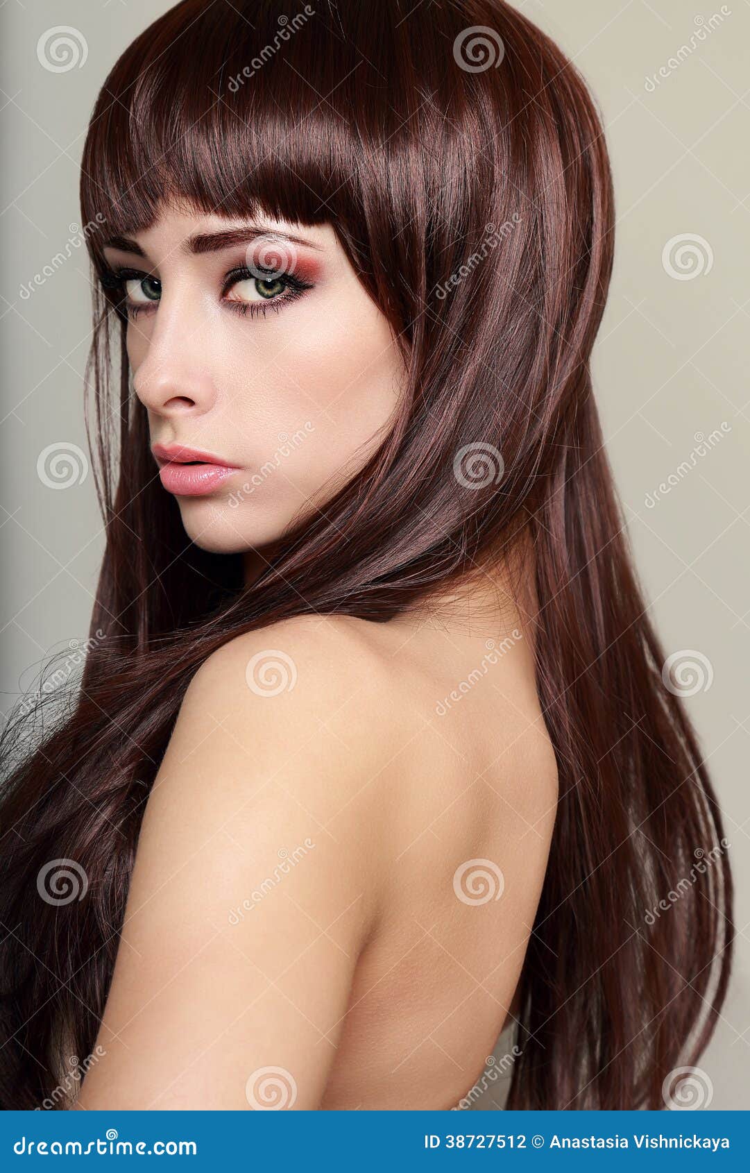 Foto de Retrato Da Bela Menina Triste Cabelo Ruivo Vista De Perfil