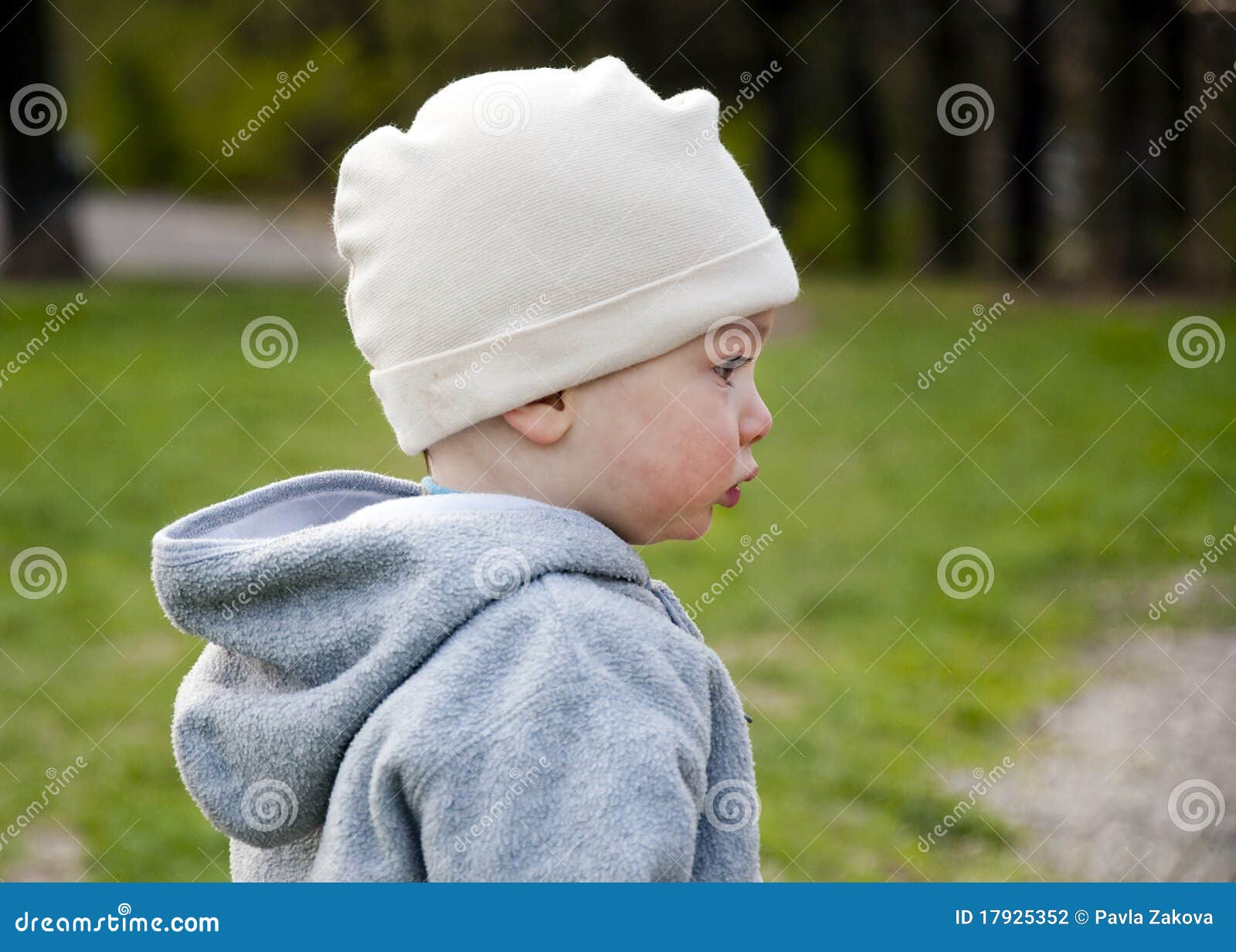 Perfil do menino triste imagem de stock. Imagem de sério - 41013853